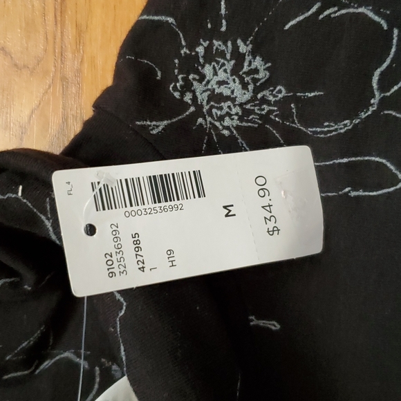 Reitmans Flower Turtle Neck NWT - Picture 2 of 3